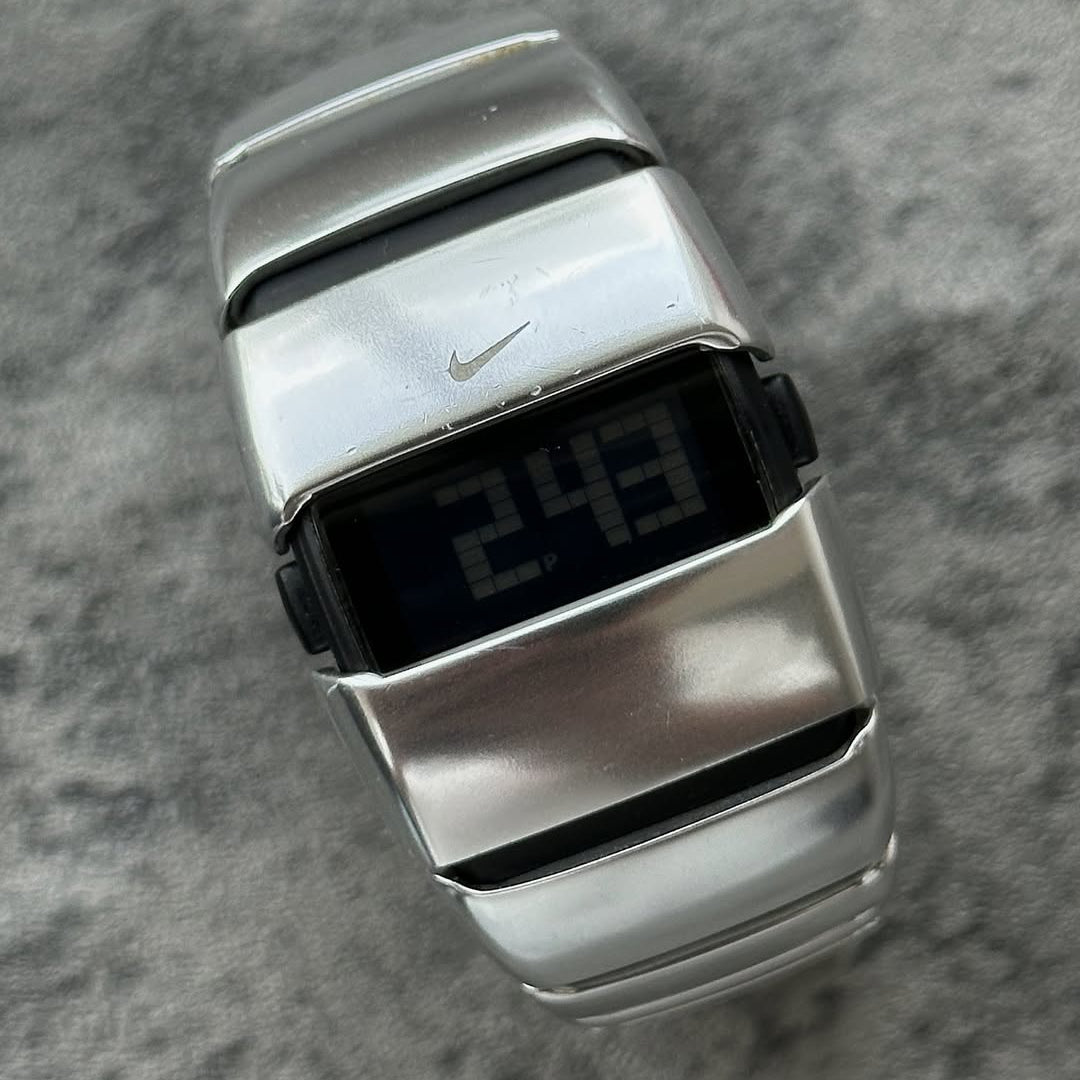 D-line Digital Silver vintage Nike digital sport watch, view 3